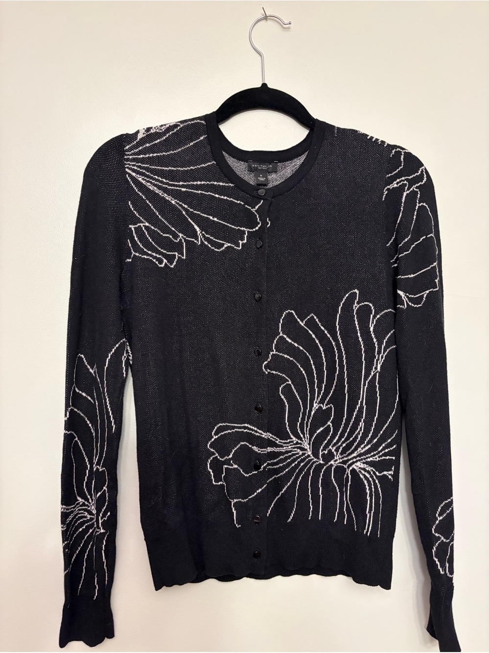 ANN TAYLOR Factory Black & White Floral Cardigan Medium